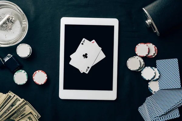 Lightning multiplier display before betting window closes