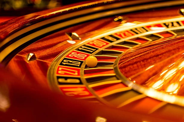 Detailed result record showing live baccarat hand cards and settlement