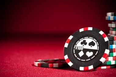 Live Sic Bo table on yokubet showing dice cup and betting layout in HD